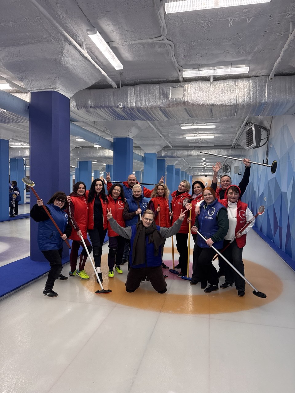 Индивидуальные риэлторы ГРМ провели командный день в керлинг-центре